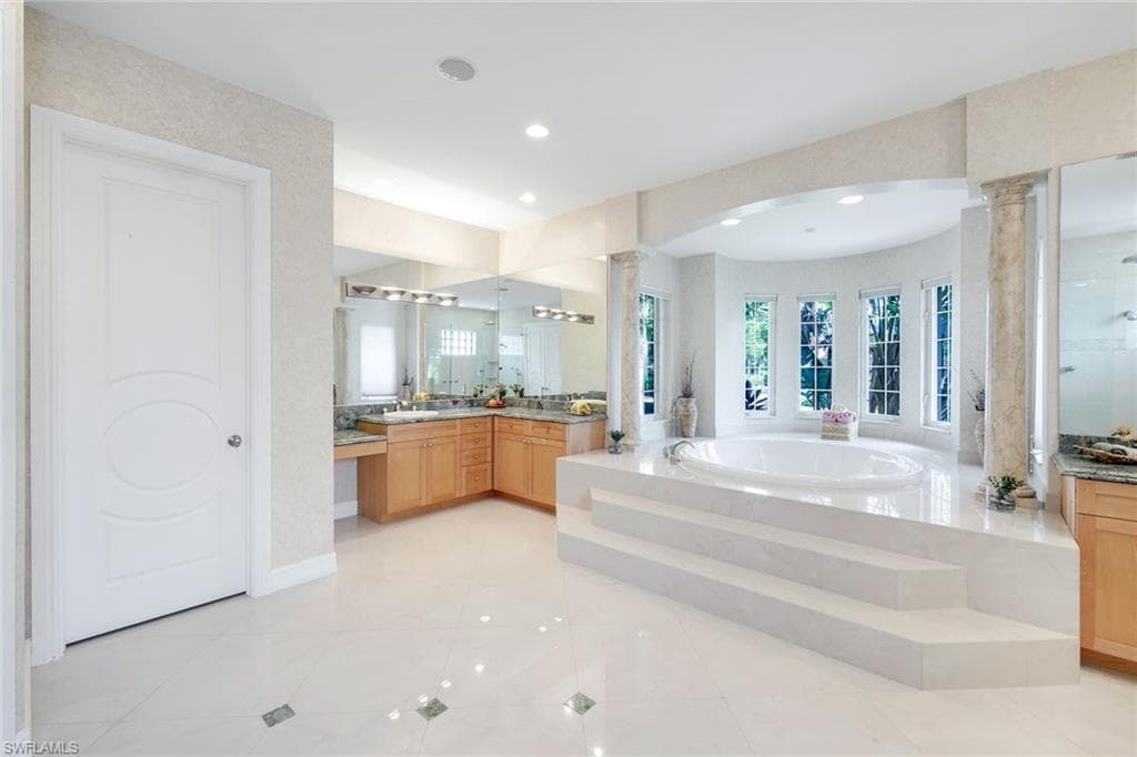 1658 Mcilvaine Ct, Marco Island, FL 34145-26