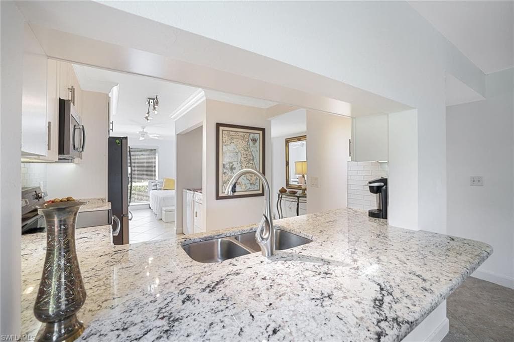 1250 Yesica Ann Cir E106, Naples, FL 34110-4