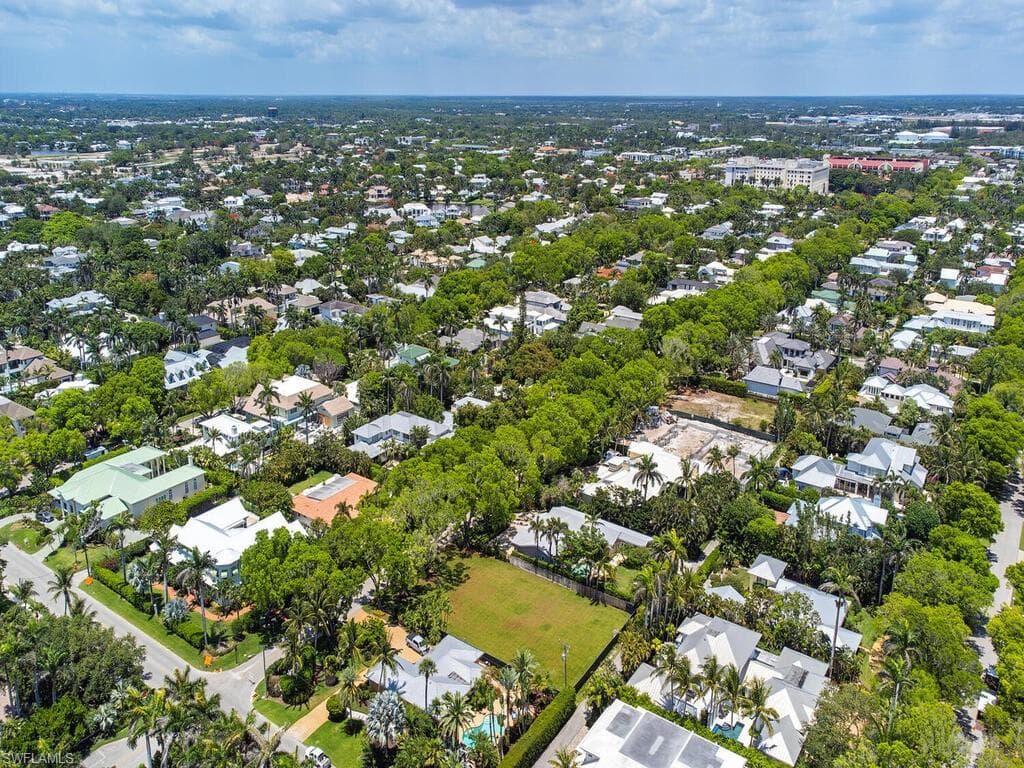 140 2nd Ave N, Naples, FL 34102-11
