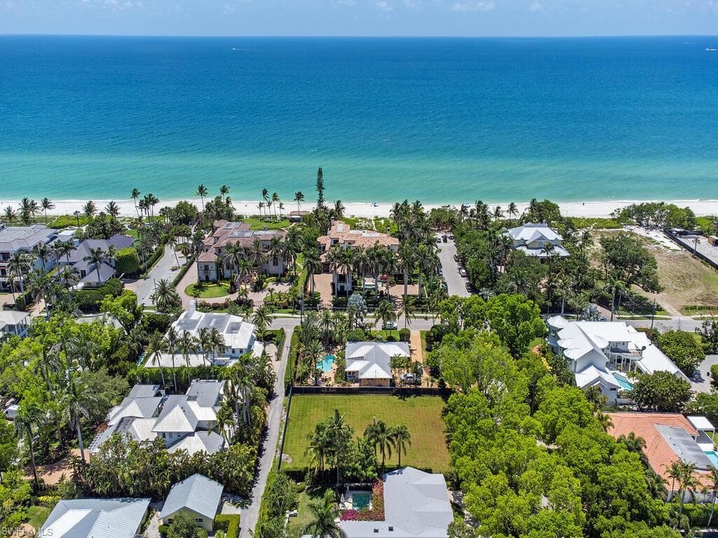 140 2nd Ave N, Naples, FL 34102-1
