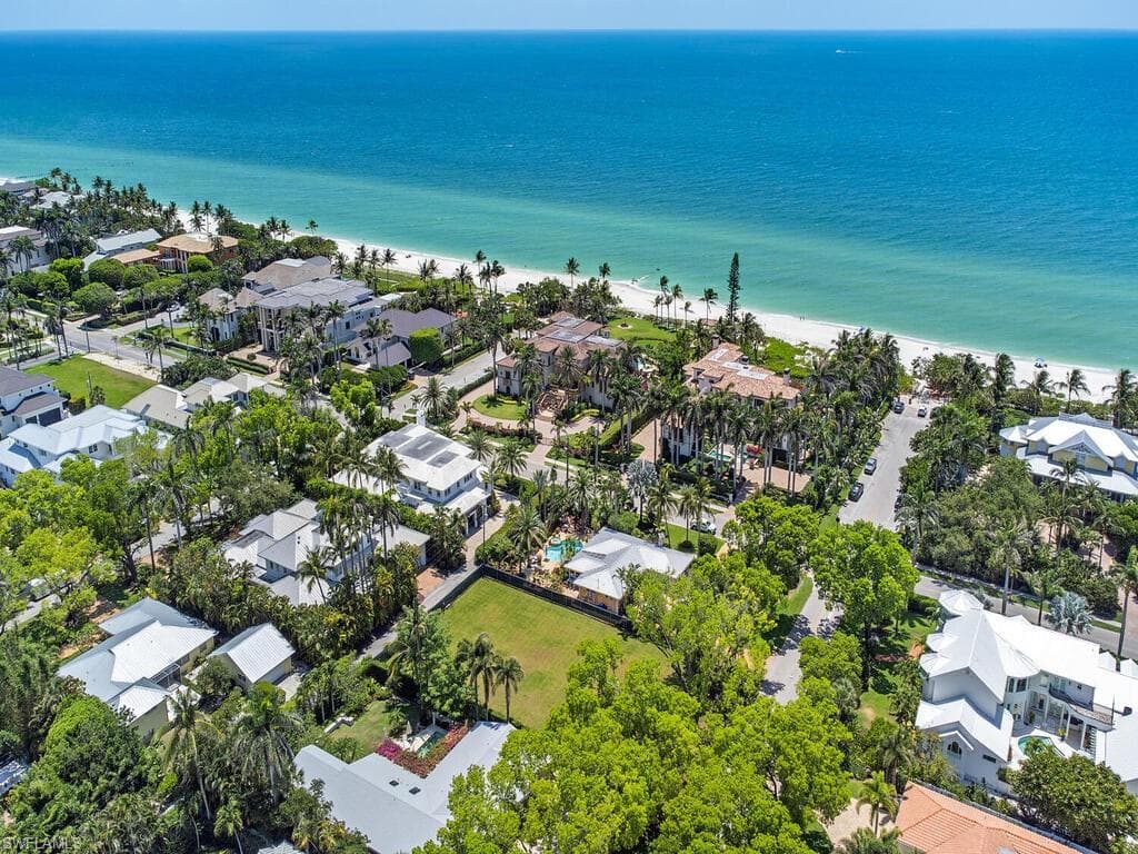 140 2nd Ave N, Naples, FL 34102-6