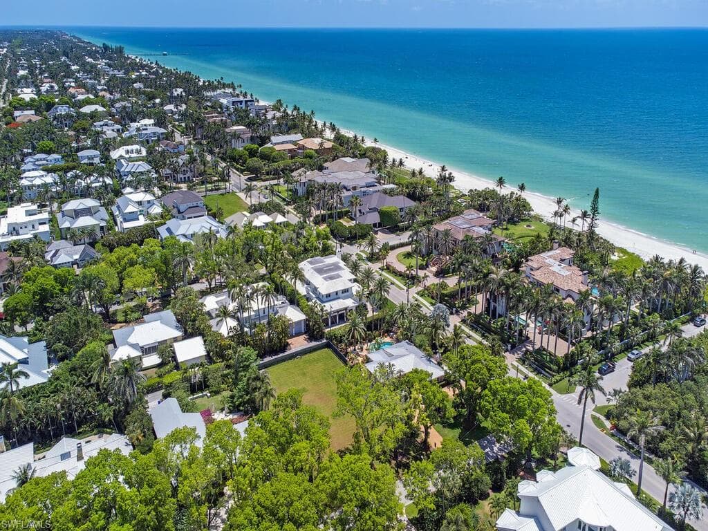 140 2nd Ave N, Naples, FL 34102-7