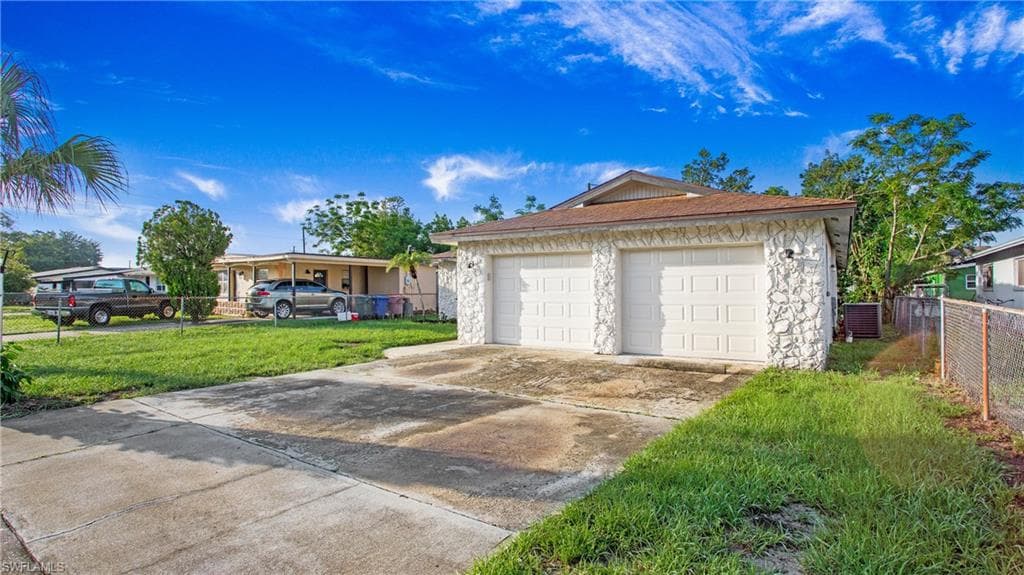 3148 Apache St, Fort Myers, FL 33916-35