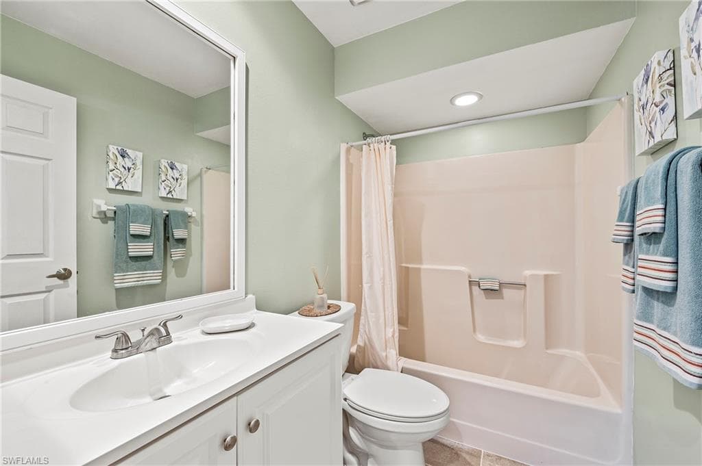 529 Mardel Dr 304, Naples, FL 34104-9
