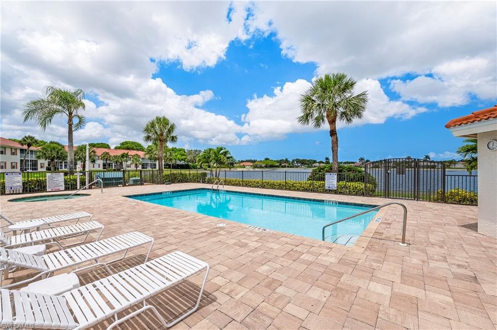 529 Mardel Dr 304, Naples, FL 34104-6