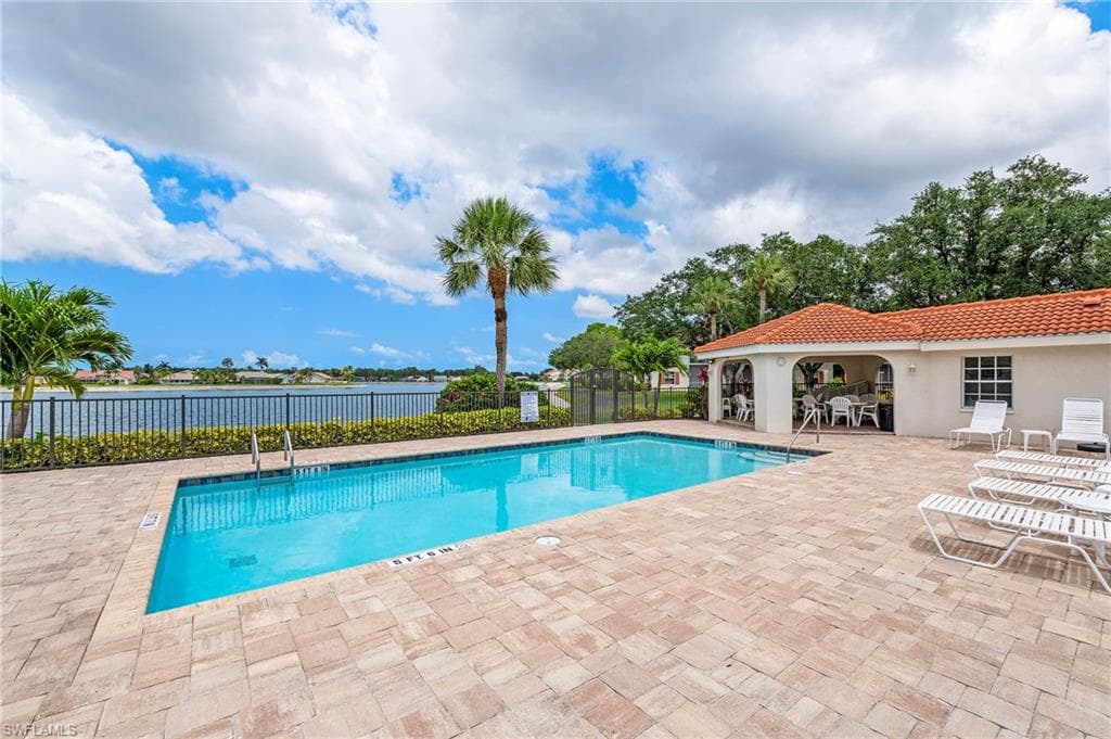 529 Mardel Dr 304, Naples, FL 34104-7