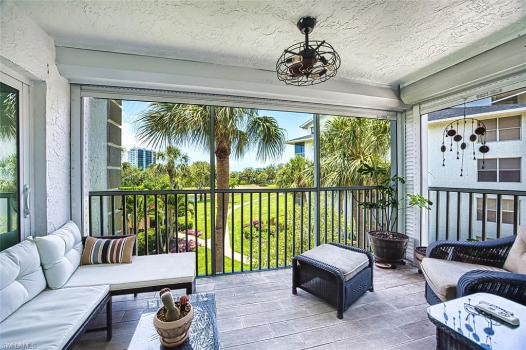 360 Horse Creek Dr 308, Naples, FL 34110-11