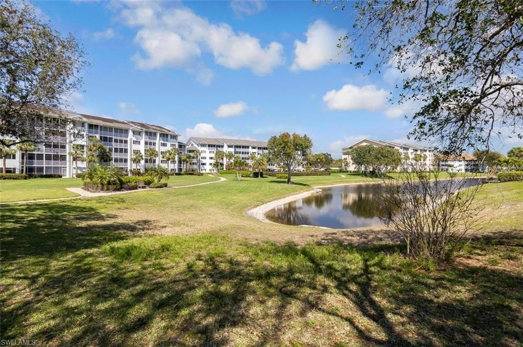 360 Horse Creek Dr 308, Naples, FL 34110-25