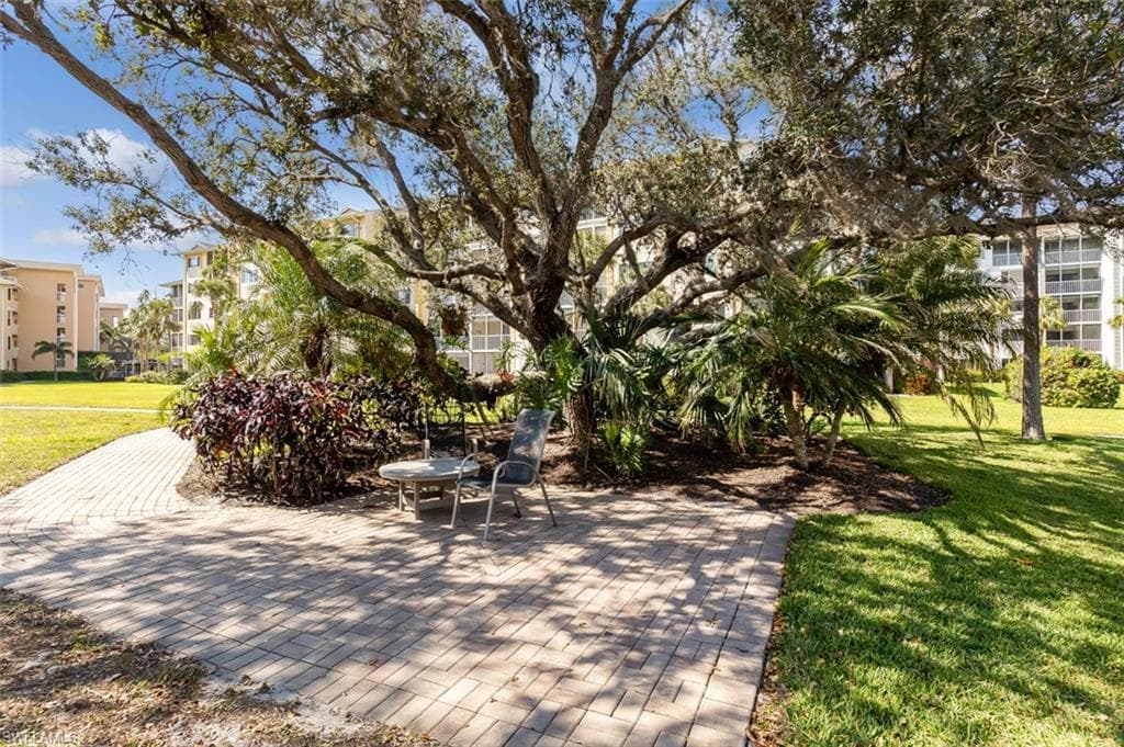 360 Horse Creek Dr 308, Naples, FL 34110-26
