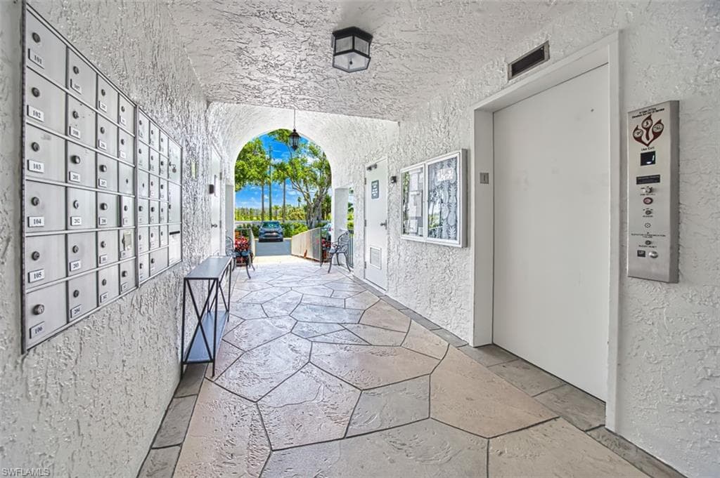360 Horse Creek Dr 308, Naples, FL 34110-28