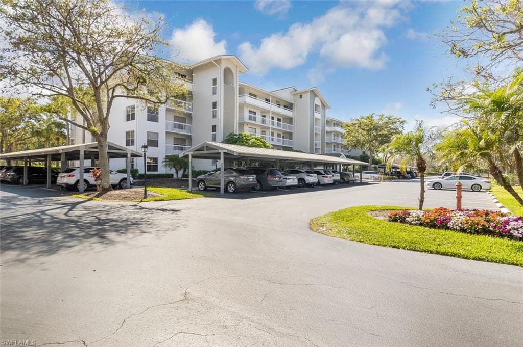 360 Horse Creek Dr 308, Naples, FL 34110-3