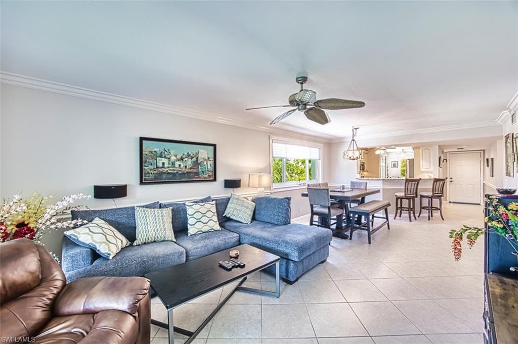 360 Horse Creek Dr 308, Naples, FL 34110-8
