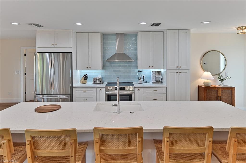 8 Palmview Blvd, Fort Myers Beach, FL 33931-18