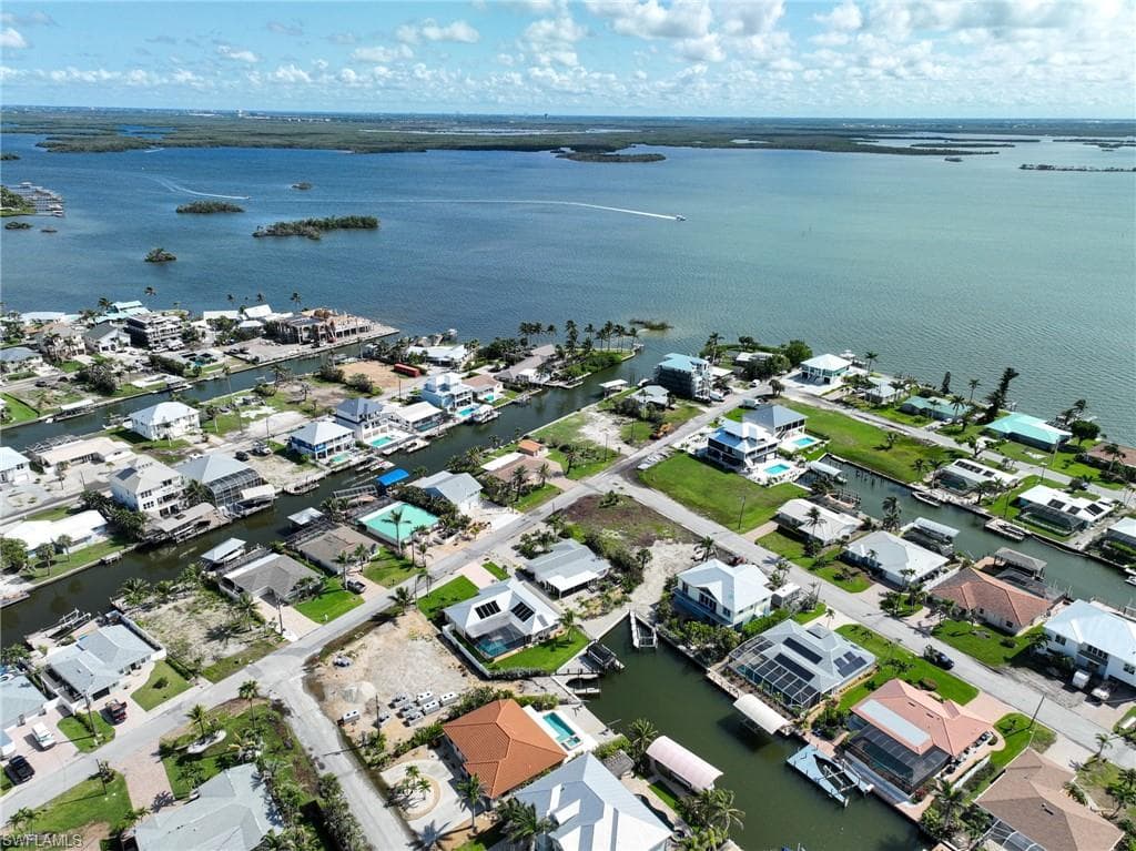 8 Palmview Blvd, Fort Myers Beach, FL 33931-44