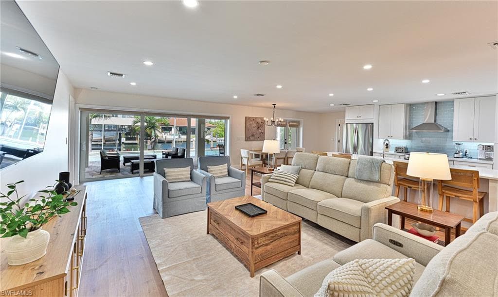 8 Palmview Blvd, Fort Myers Beach, FL 33931-7