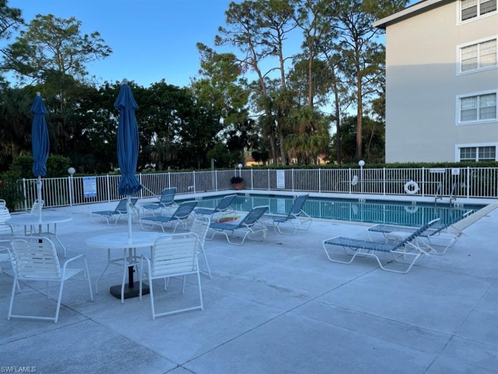 481 Quail Forest Blvd B302, Naples, FL 34105-16