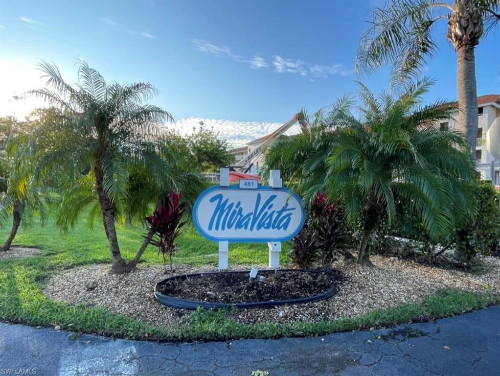 481 Quail Forest Blvd B302, Naples, FL 34105-17