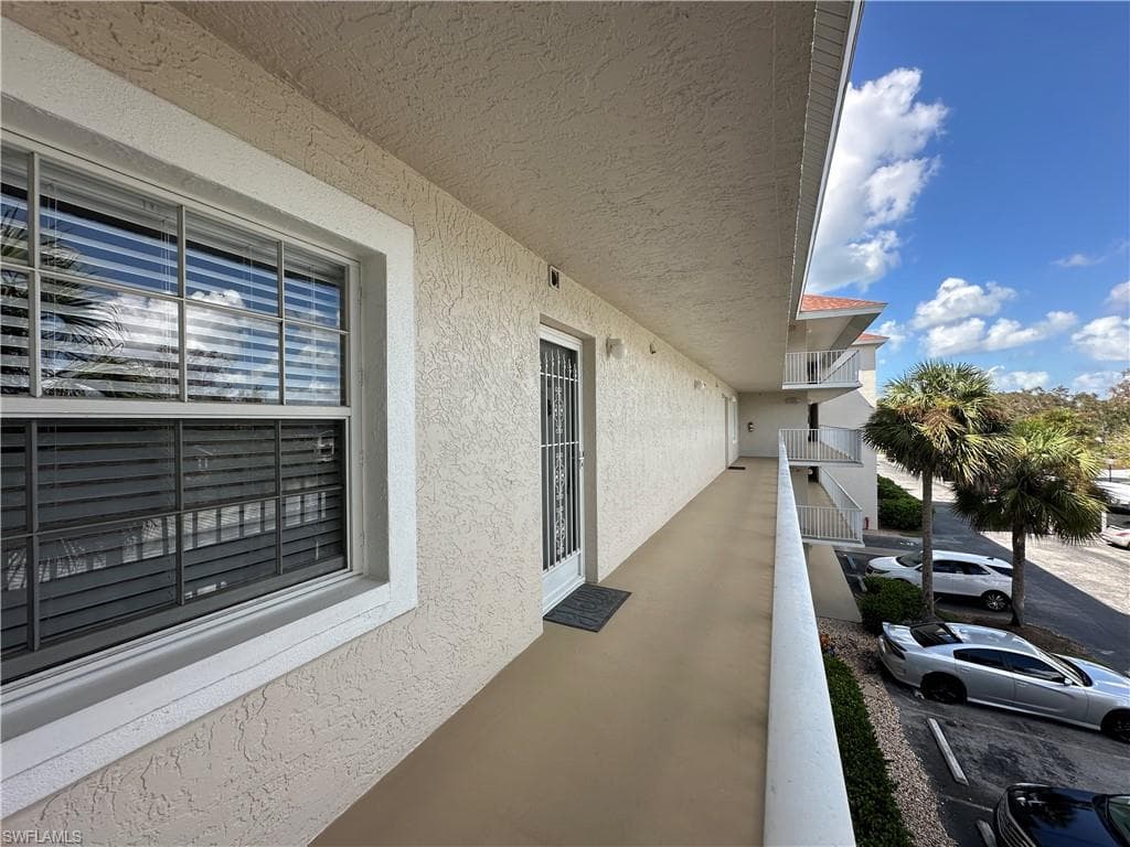 481 Quail Forest Blvd B302, Naples, FL 34105-19