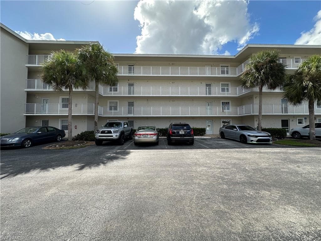 481 Quail Forest Blvd B302, Naples, FL 34105-21