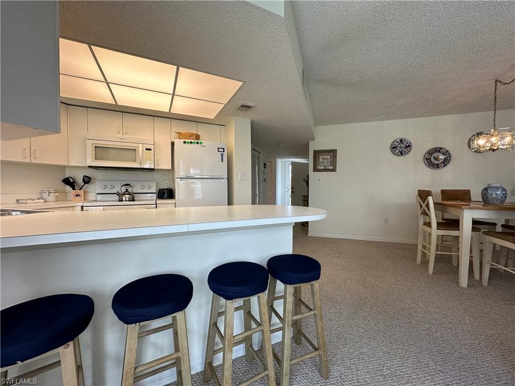 481 Quail Forest Blvd B302, Naples, FL 34105-3