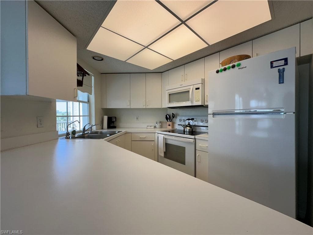 481 Quail Forest Blvd B302, Naples, FL 34105-4