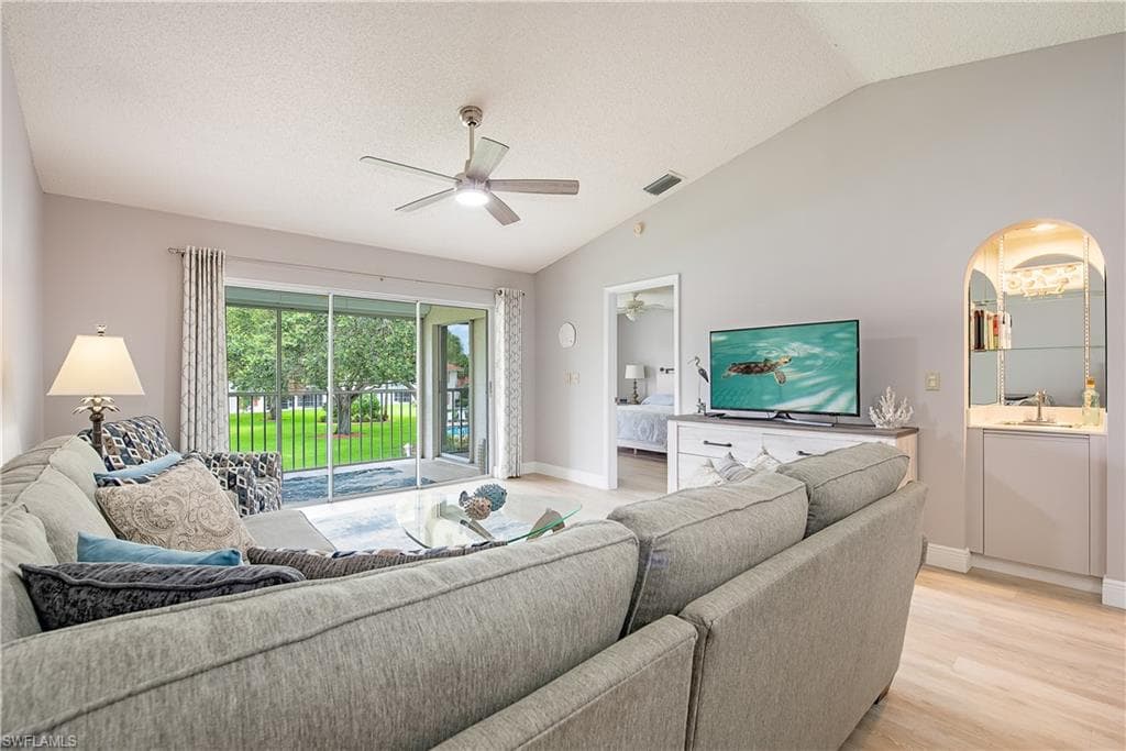 648 Mardel Ct 710, Naples, FL 34104-3