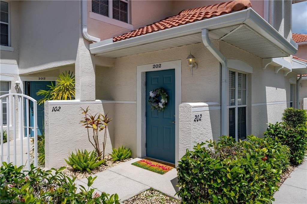 5035 Cedar Springs Dr 202, Naples, FL 34110-1