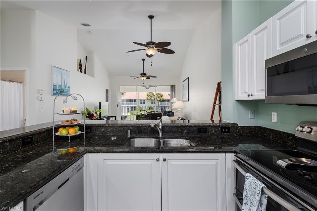 5035 Cedar Springs Dr 202, Naples, FL 34110-6