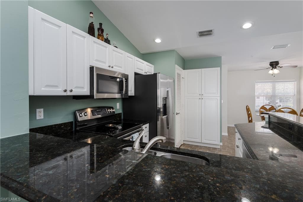 5035 Cedar Springs Dr 202, Naples, FL 34110-7
