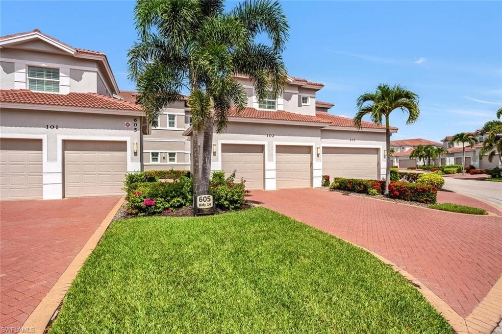 605 El Camino Real 102, Naples, FL 34119-3