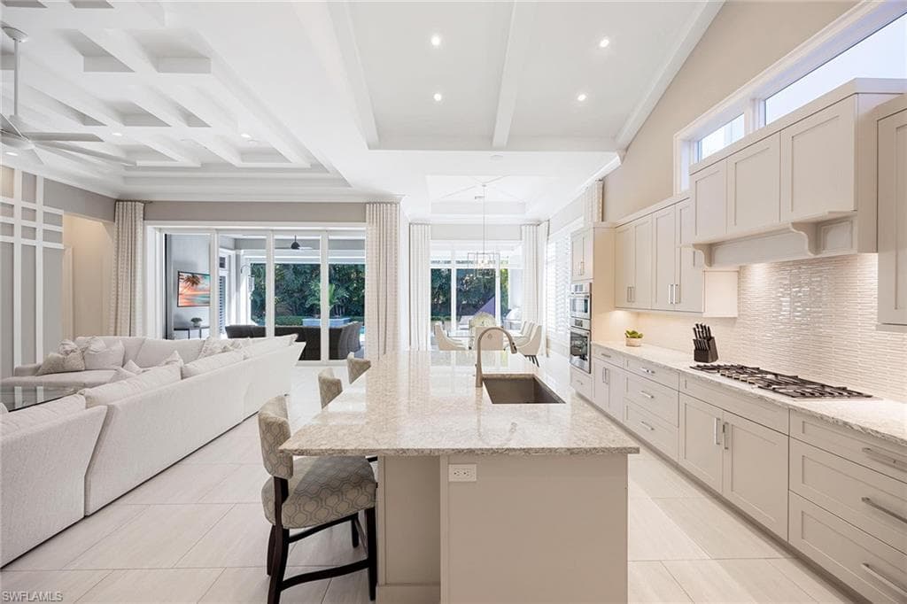 6818 Mangrove Ave, Naples, FL 34109-16