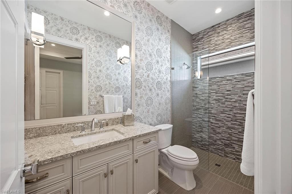 6818 Mangrove Ave, Naples, FL 34109-28
