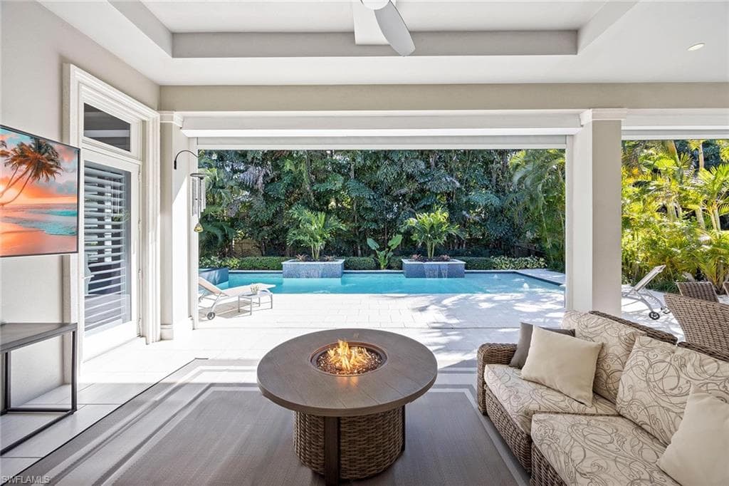 6818 Mangrove Ave, Naples, FL 34109-33