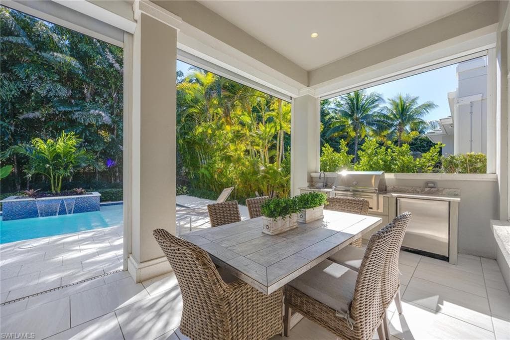 6818 Mangrove Ave, Naples, FL 34109-37