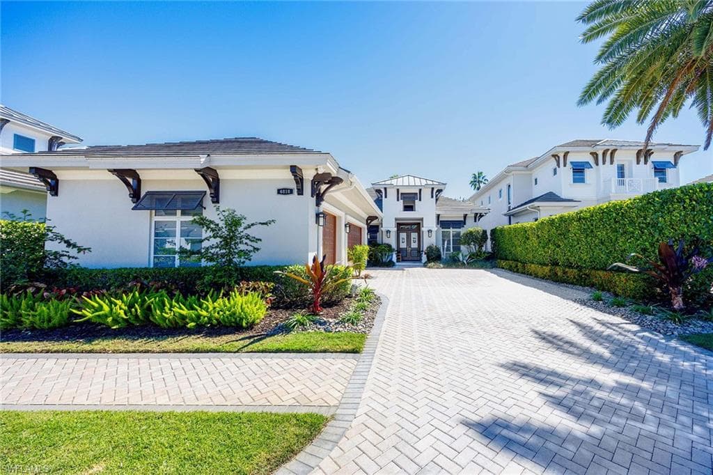 6818 Mangrove Ave, Naples, FL 34109-2