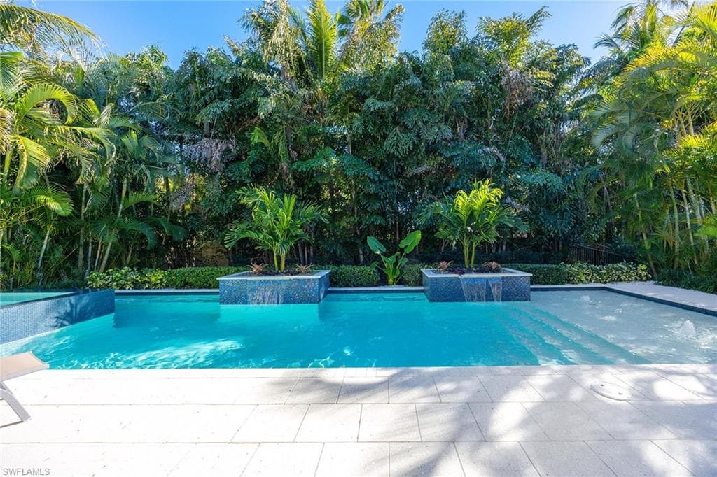 6818 Mangrove Ave, Naples, FL 34109-38