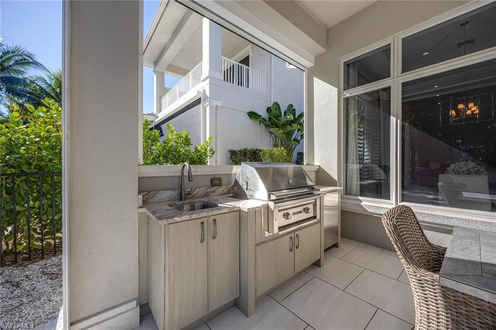 6818 Mangrove Ave, Naples, FL 34109-40