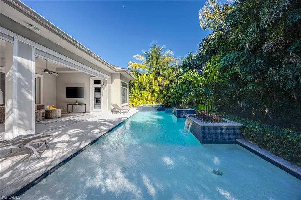 6818 Mangrove Ave, Naples, FL 34109-41
