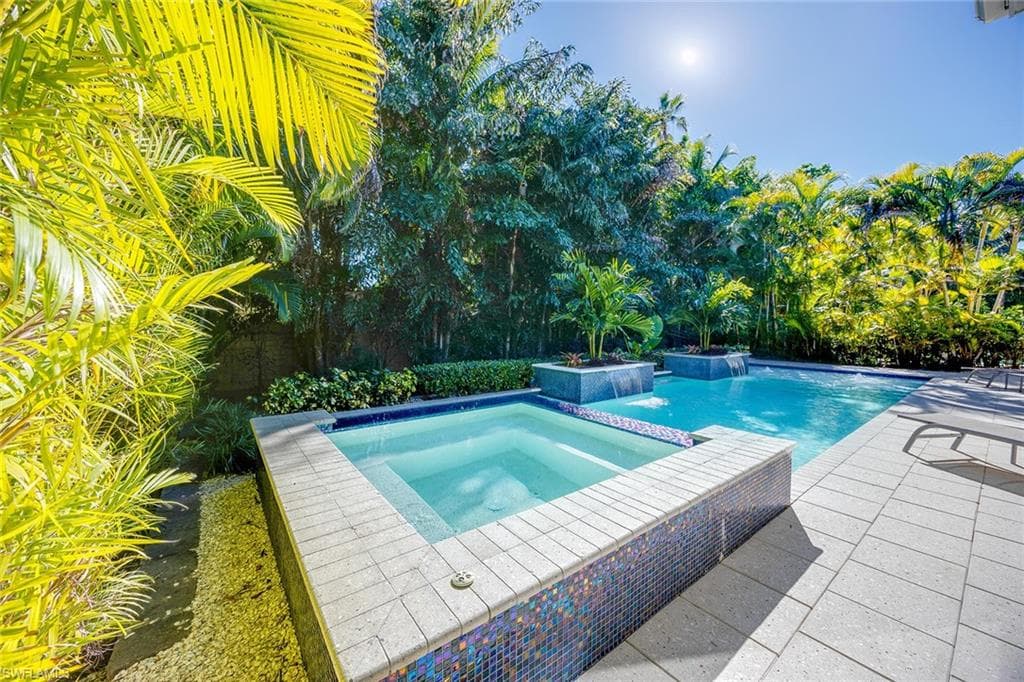 6818 Mangrove Ave, Naples, FL 34109-42
