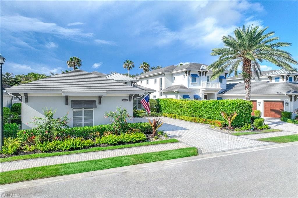 6818 Mangrove Ave, Naples, FL 34109-48