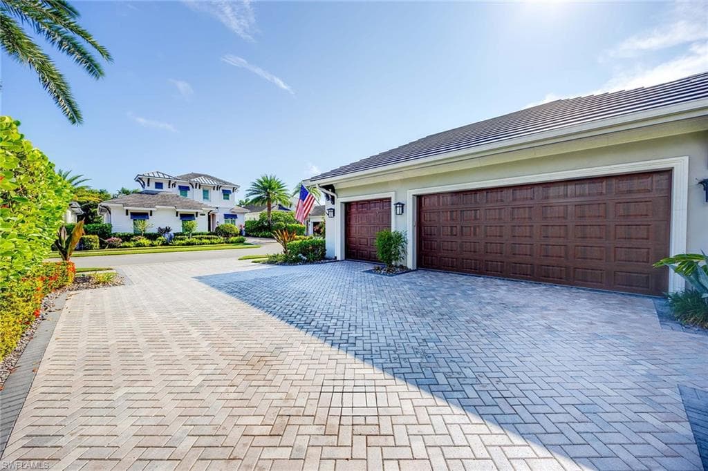 6818 Mangrove Ave, Naples, FL 34109-49