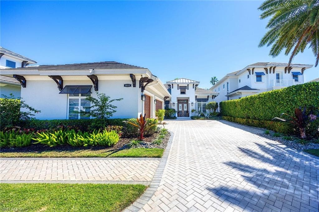 6818 Mangrove Ave, Naples, FL 34109-50
