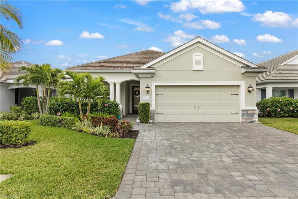 19763 Coconut Harbor Cir, Fort Myers, FL 33908-2