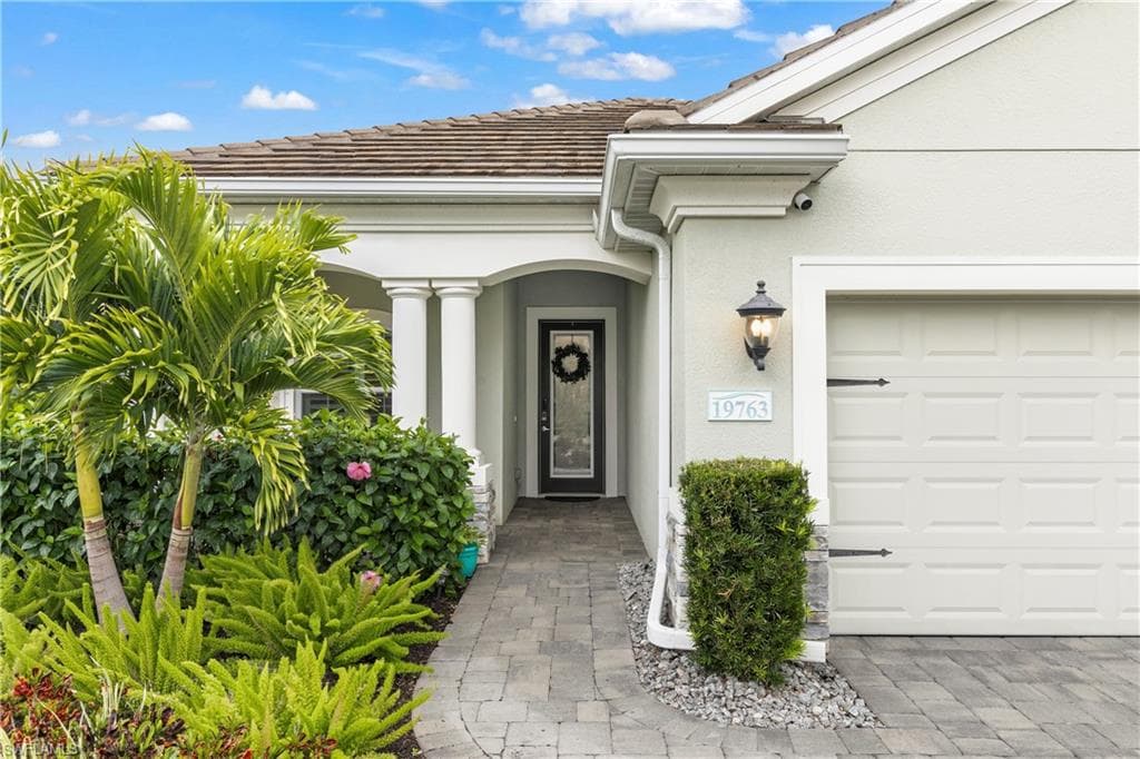 19763 Coconut Harbor Cir, Fort Myers, FL 33908-3