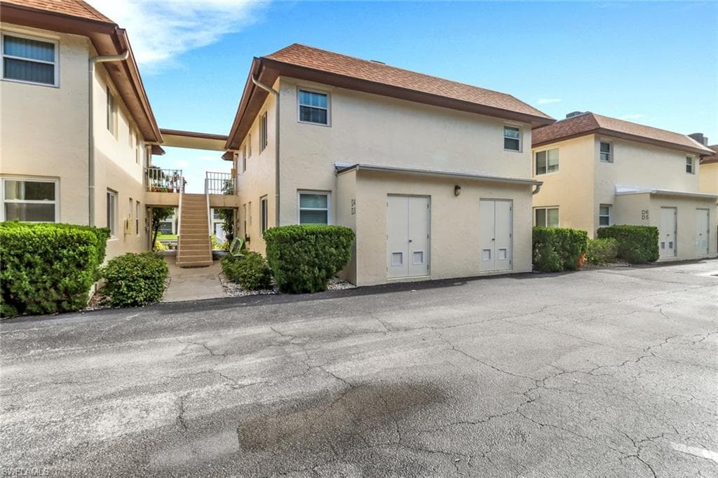 1155 Sandpiper St D4, Naples, FL 34102-26