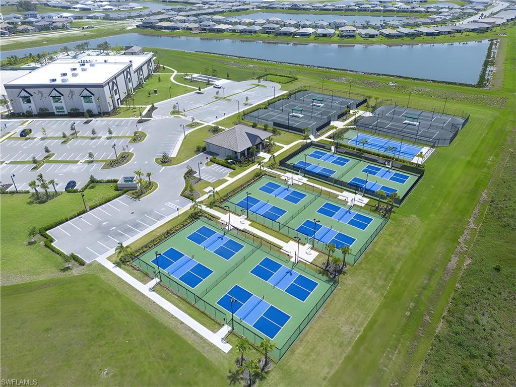 18293 Ridgeline Dr, Estero, FL 33928-35