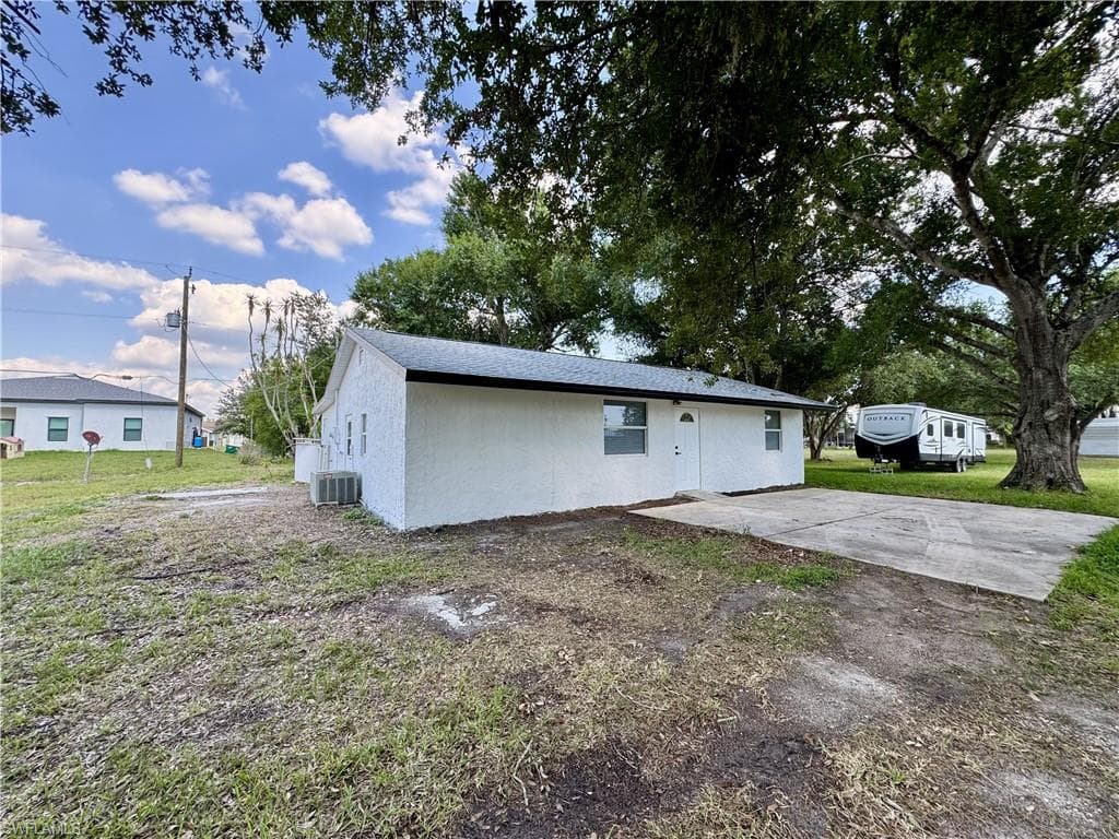 390 Hazel Cir, Punta Gorda, FL 33982-16