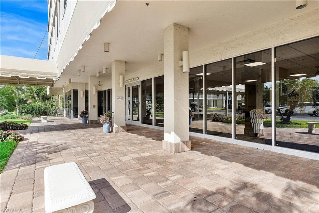 5 Bluebill Ave 410, Naples, FL 34108-4