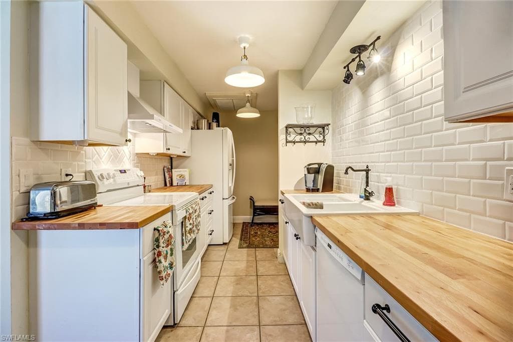 2979 Cortez Blvd, Fort Myers, FL 33901-8