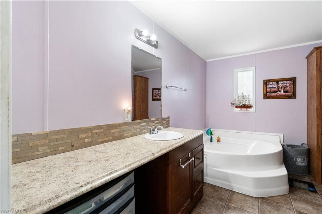 11068 New Moon Ct, Bonita Springs, FL 34135-9